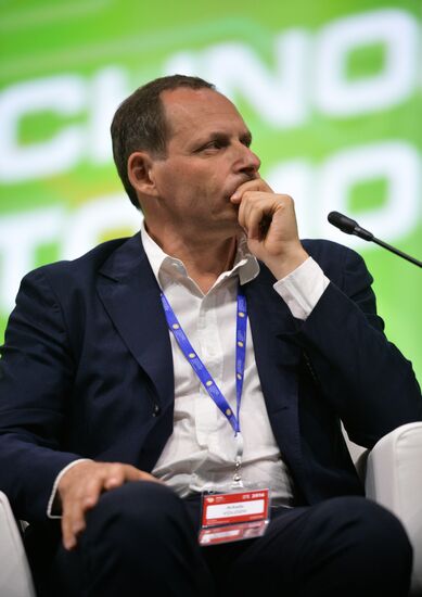 Sberbank plenary session. Technologies As a Pass Into Tomorrow: Evolve or Die