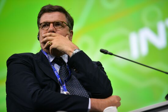 Sberbank plenary session. Technologies As a Pass Into Tomorrow: Evolve or Die