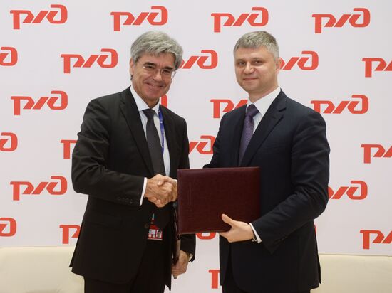Russian Railways signs several agreements during SPIEF