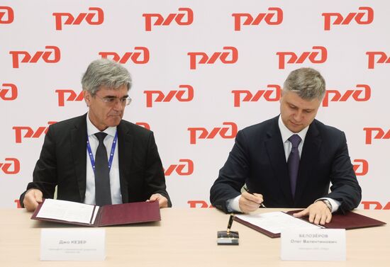 Russian Railways signs several agreements during SPIEF