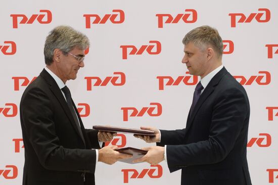Russian Railways signs several agreements during SPIEF