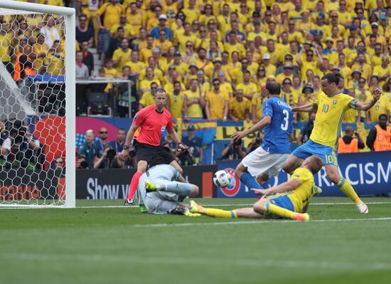Football. UEFA Euro 2016. Italy vs. Sweden