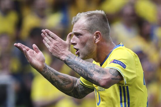 Football. UEFA Euro 2016. Italy vs. Sweden