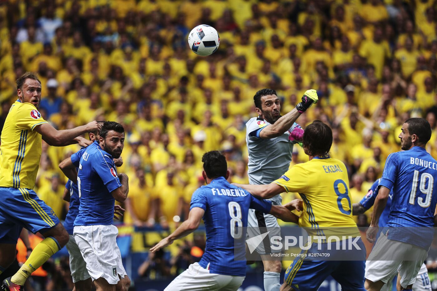 Football. UEFA Euro 2016. Italy vs. Sweden