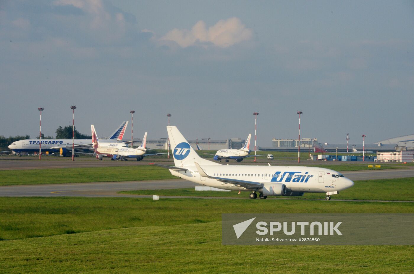 Boeing 737-524 airplane