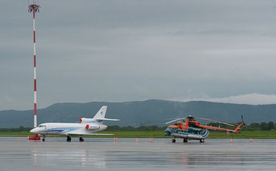 Dassault Falcon airplane and Mi-8AMT helicopter