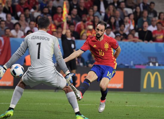 Football. 2016 UEFA European Championship. Spain vs. Turkey