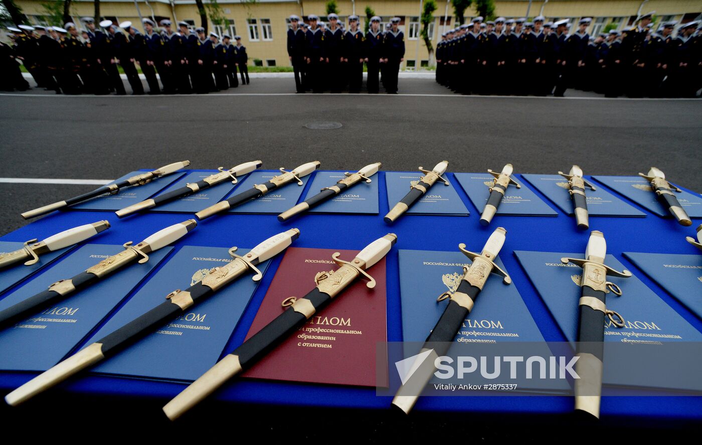 Warrant officers graduate from Makarov Pacific Naval School