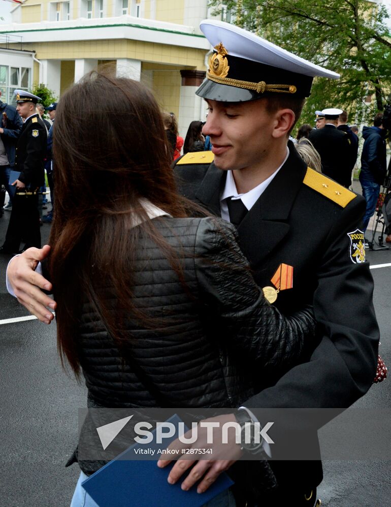 Warrant officers graduate from Makarov Pacific Naval School