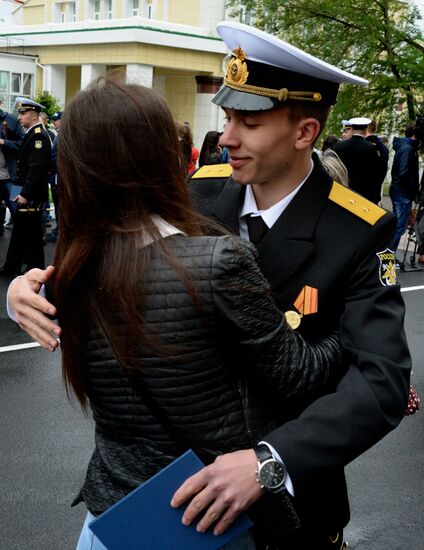 Warrant officers graduate from Makarov Pacific Naval School
