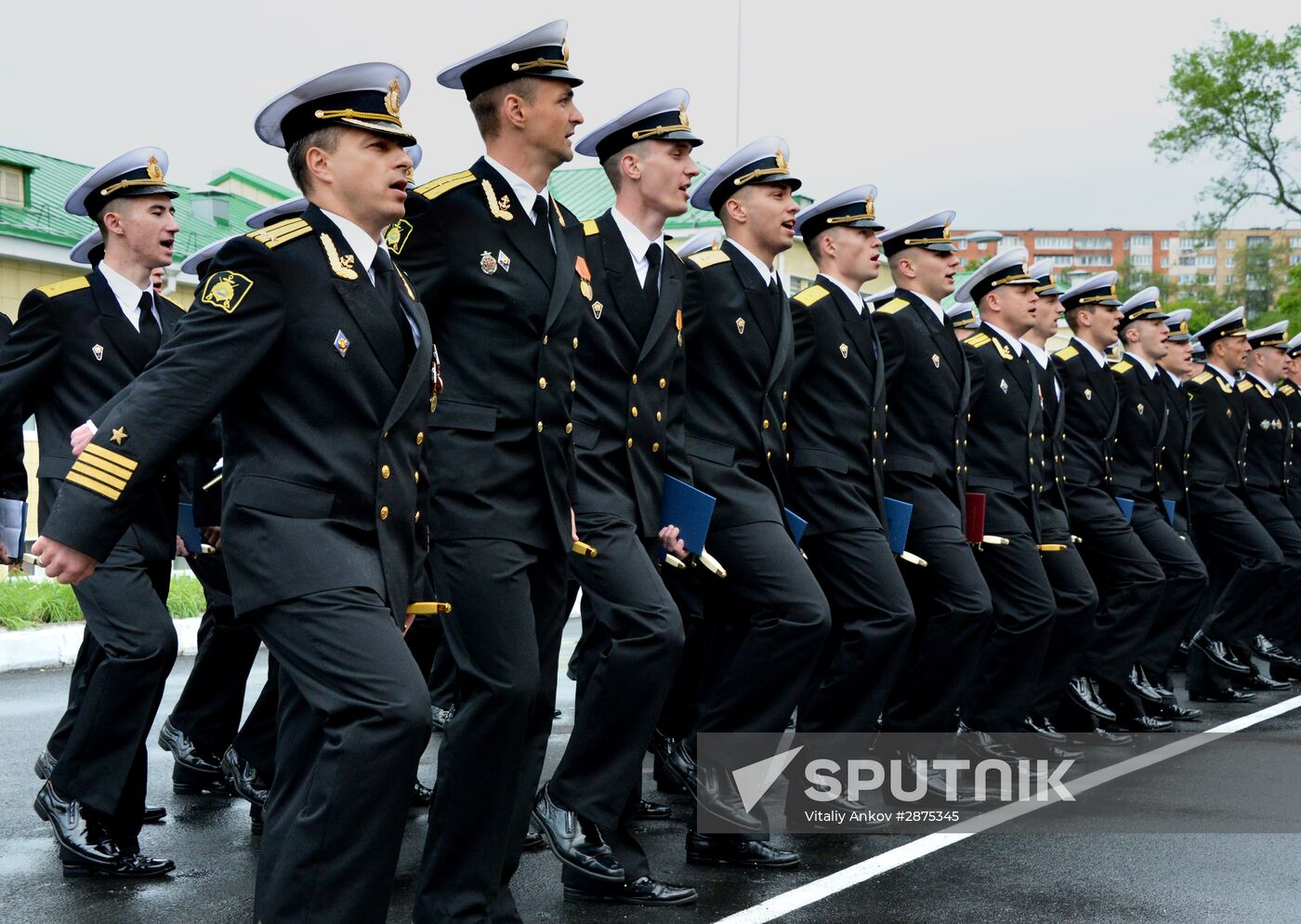 Warrant officers graduate from Makarov Pacific Naval School