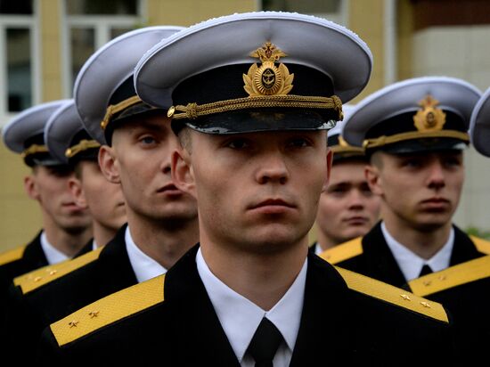 Warrant officers graduate from Makarov Pacific Naval School