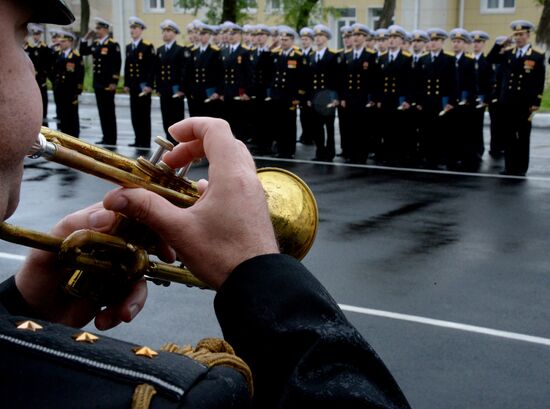 Warrant officers graduate from Makarov Pacific Naval School