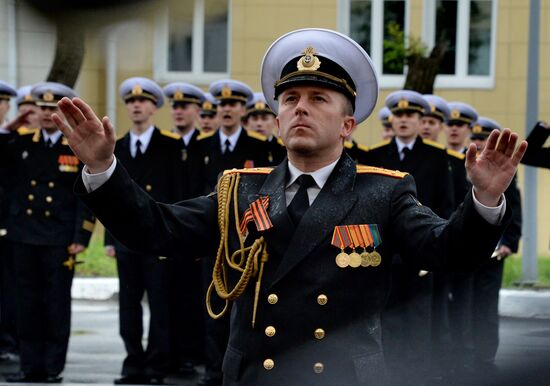 Warrant officers graduate from Makarov Pacific Naval School