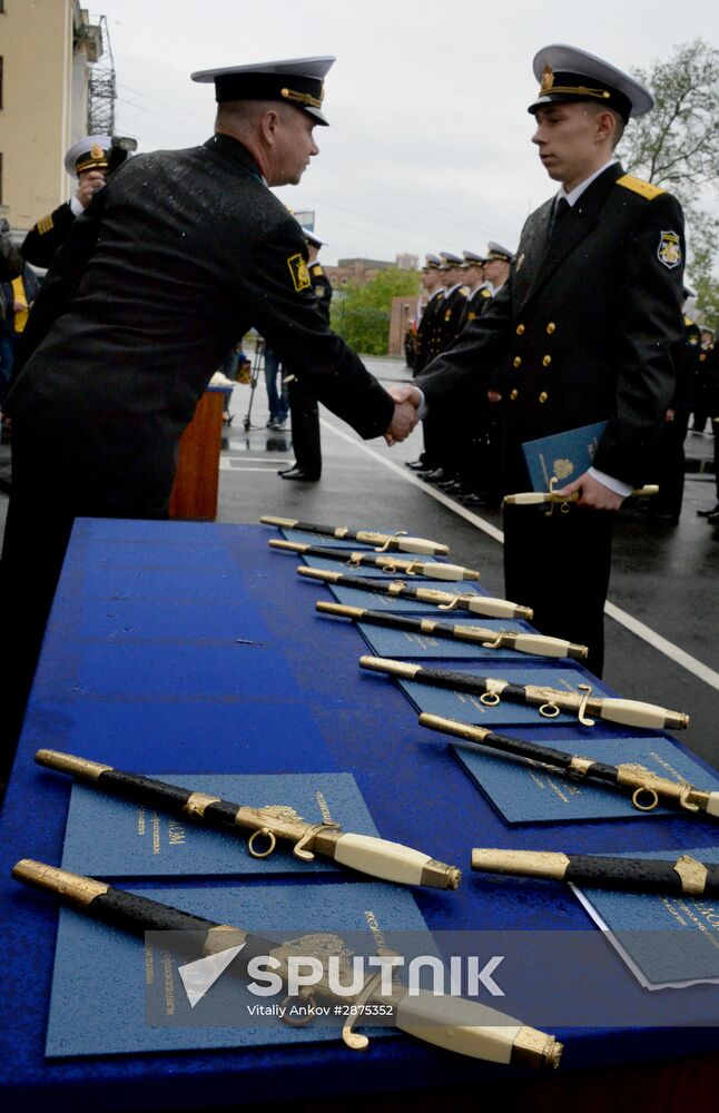 Warrant officers graduate from Makarov Pacific Naval School