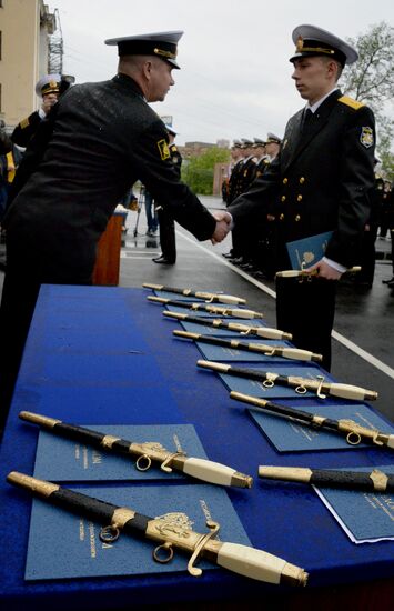 Warrant officers graduate from Makarov Pacific Naval School