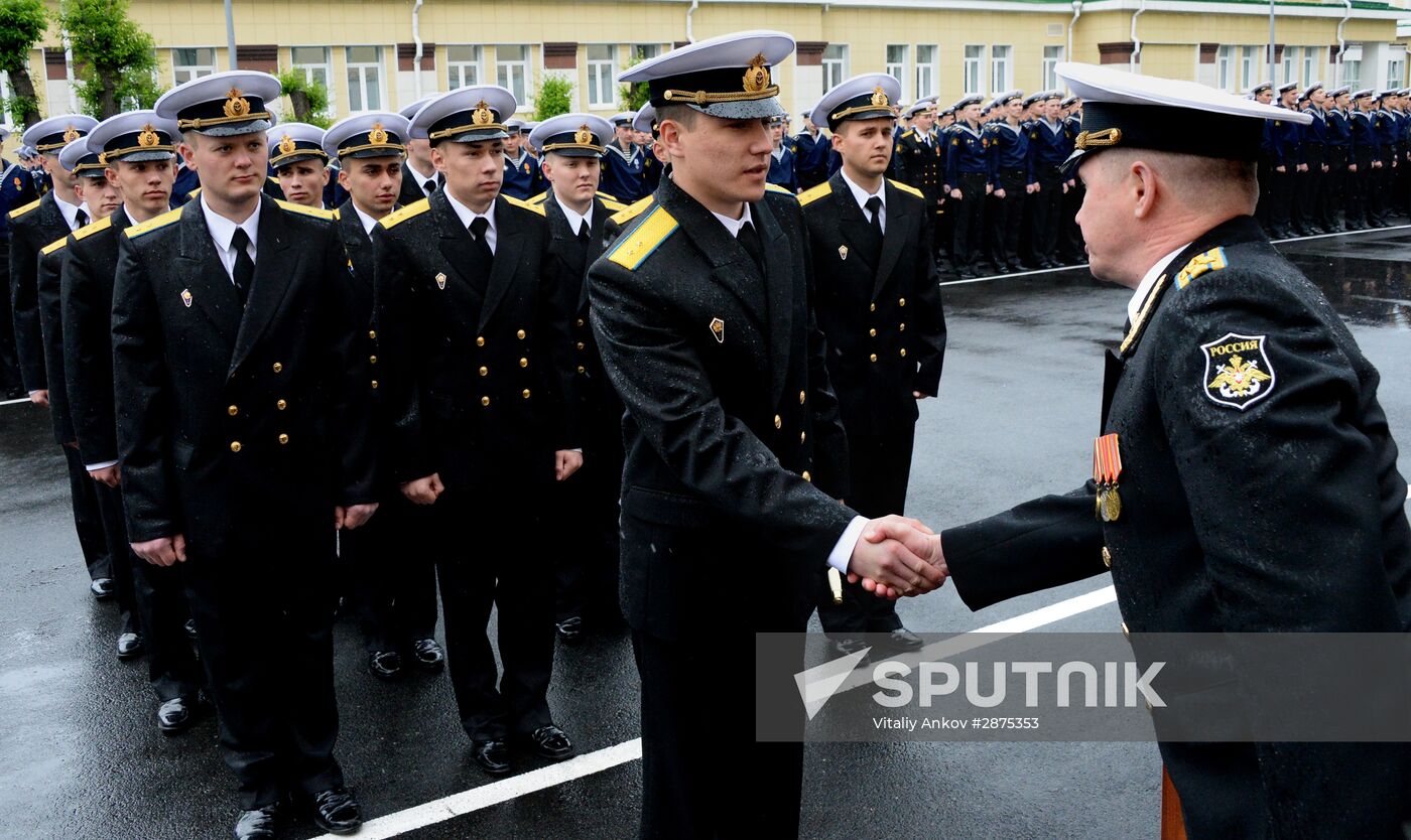Warrant officers graduate from Makarov Pacific Naval School