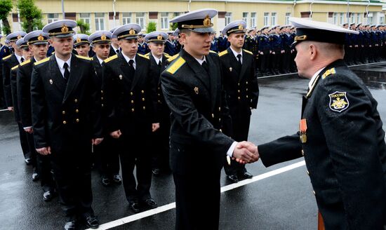 Warrant officers graduate from Makarov Pacific Naval School
