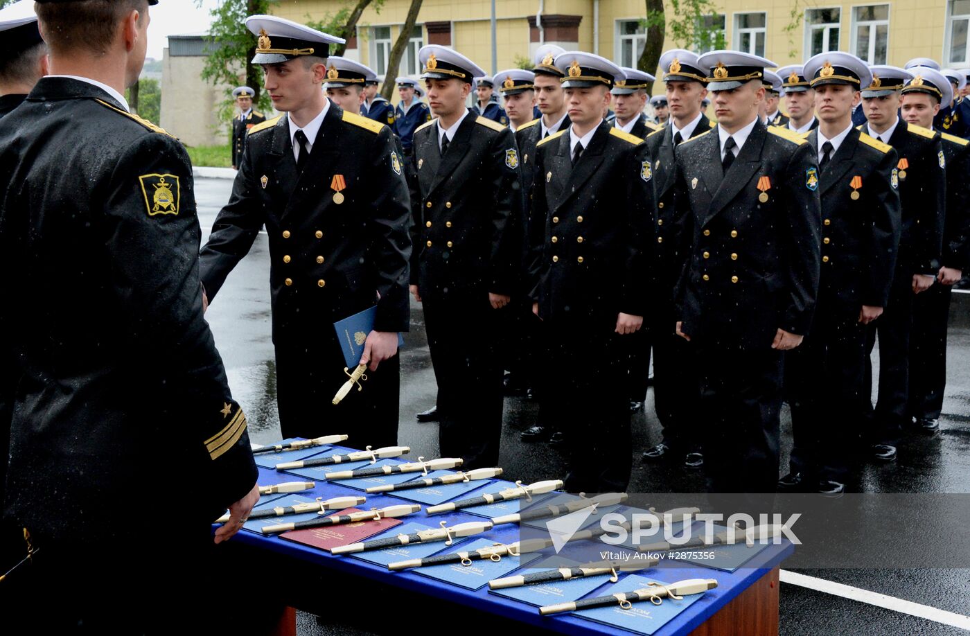 Warrant officers graduate from Makarov Pacific Naval School