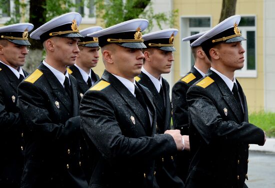 Warrant officers graduate from Makarov Pacific Naval School