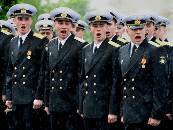 Warrant officers graduate from Makarov Pacific Naval School