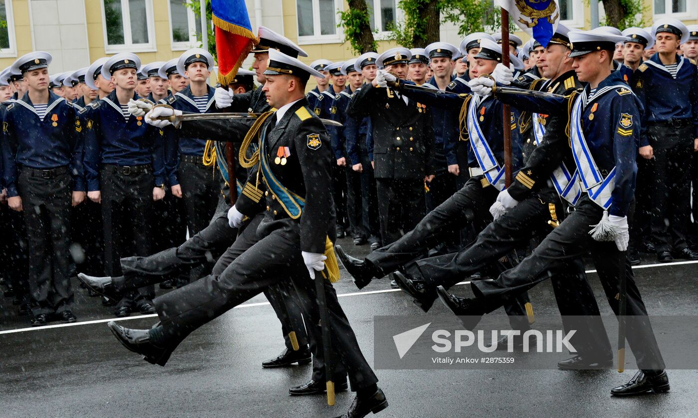 Warrant officers graduate from Makarov Pacific Naval School