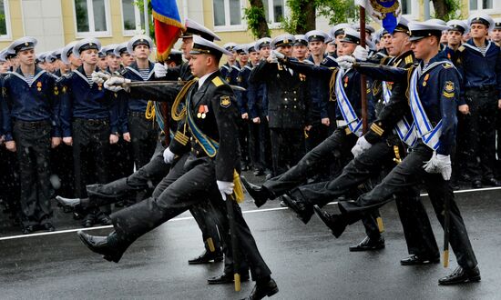 Warrant officers graduate from Makarov Pacific Naval School