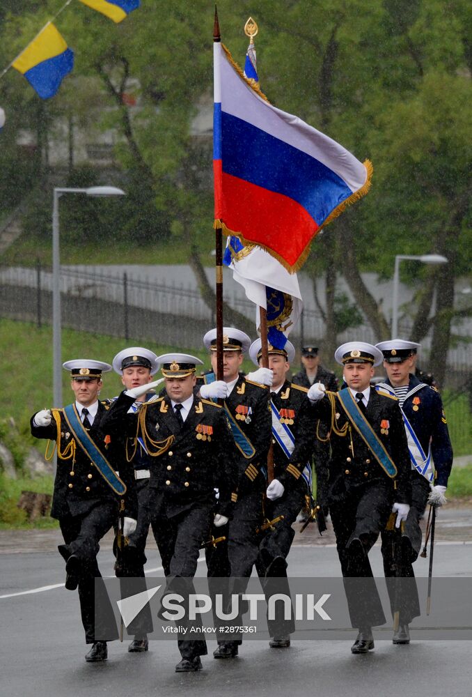 Warrant officers graduate from Makarov Pacific Naval School
