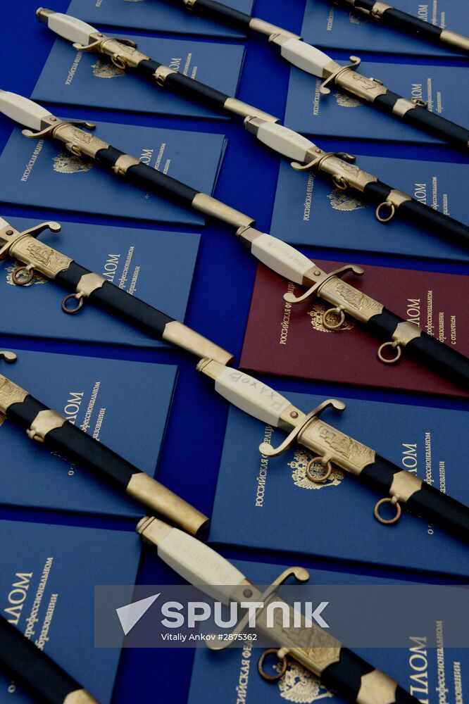 Warrant officers graduate from Makarov Pacific Naval School