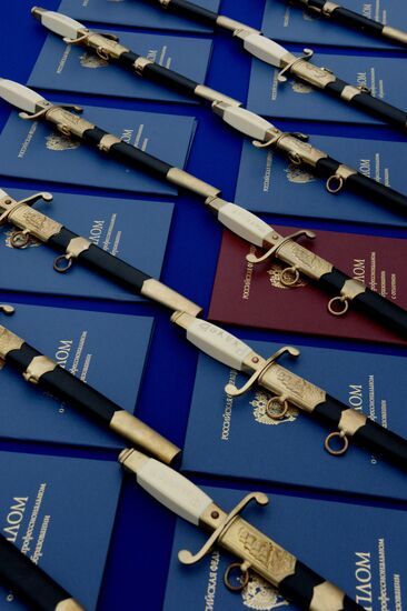 Warrant officers graduate from Makarov Pacific Naval School