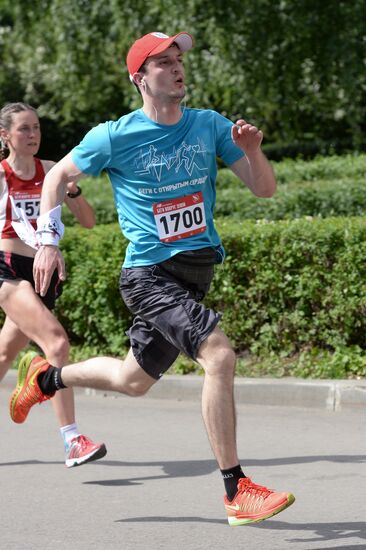 Run Around the Globe charity fun run in Moscow