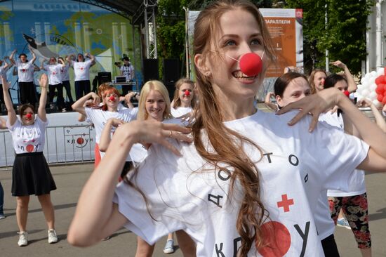 Run Around the Globe charity fun run in Moscow
