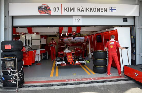 Car racing. Formula 1 Grand Prix of Europe. Qualification