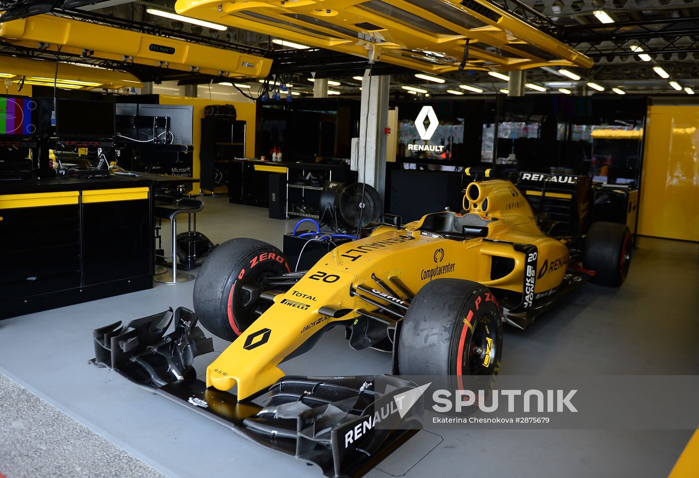 Car racing. Formula 1 Grand Prix of Europe. Qualification