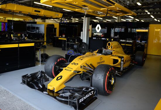 Car racing. Formula 1 Grand Prix of Europe. Qualification