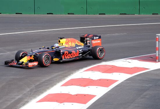 Car racing. Formula 1 Grand Prix of Europe. Qualification