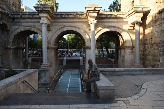 Russian tourists' flow drops at Turkish resorts