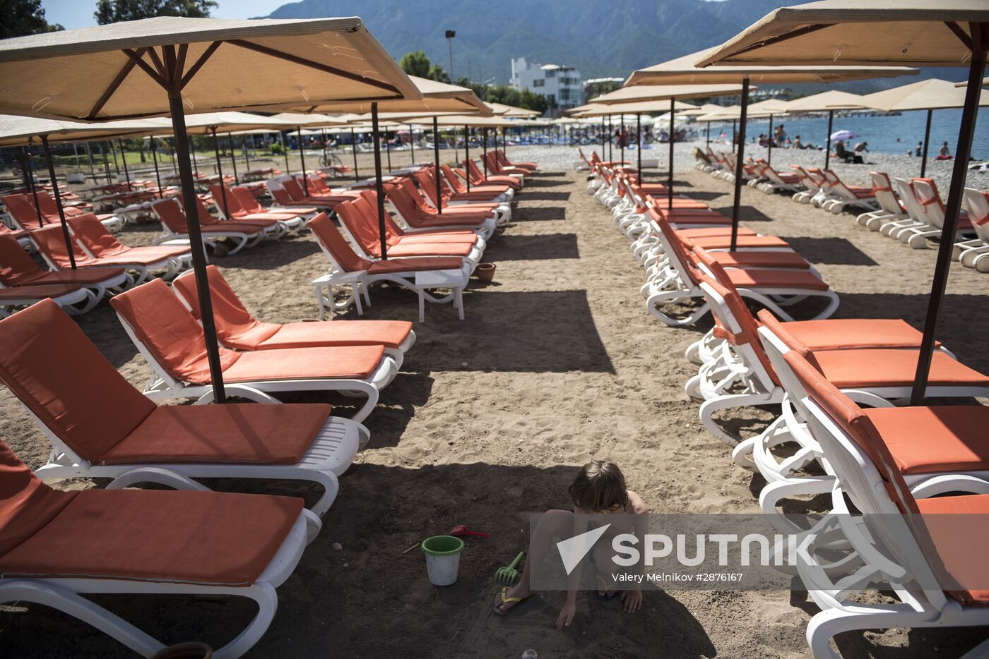 Russian tourists' flow drops at Turkish resorts