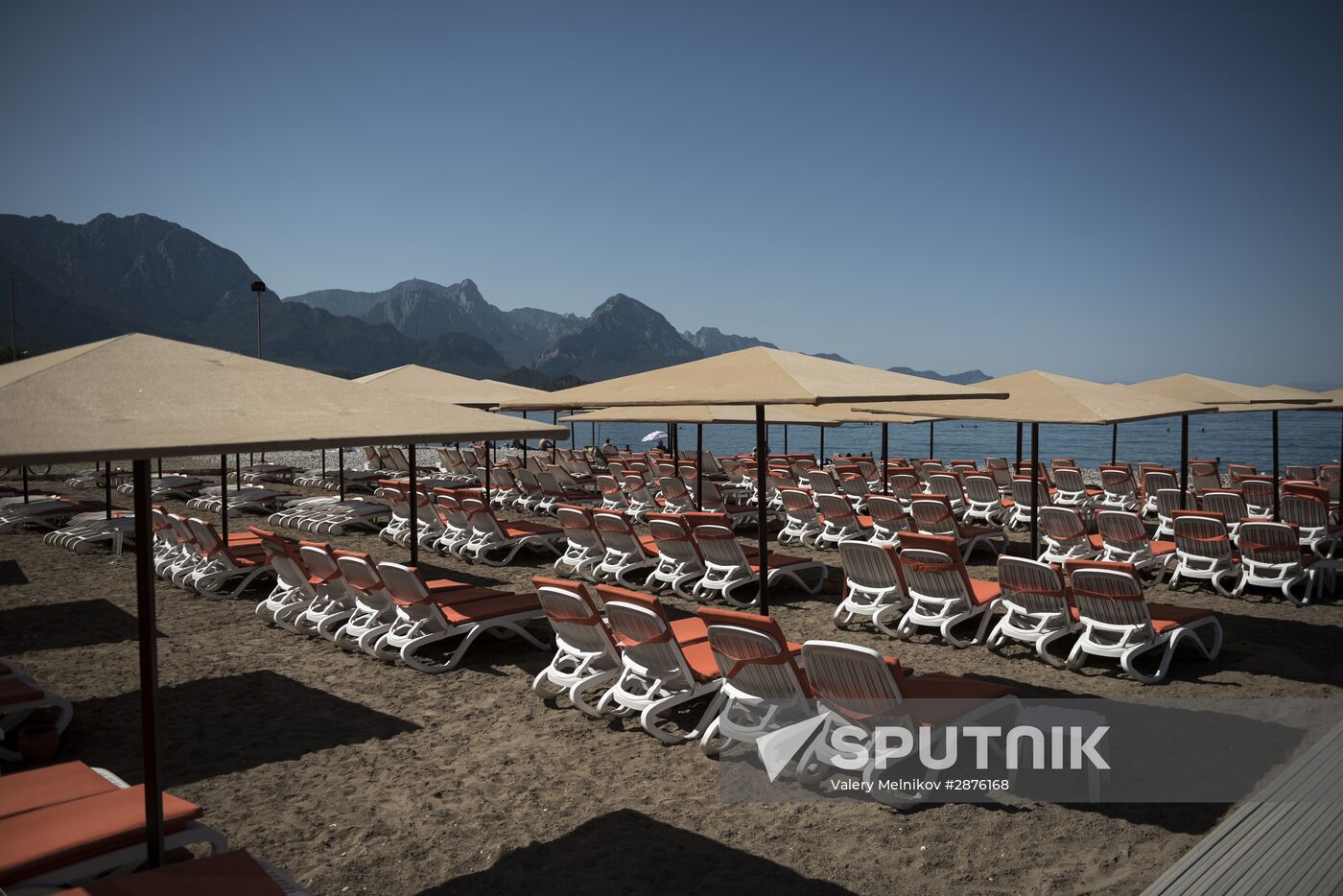 Russian tourists' flow drops at Turkish resorts