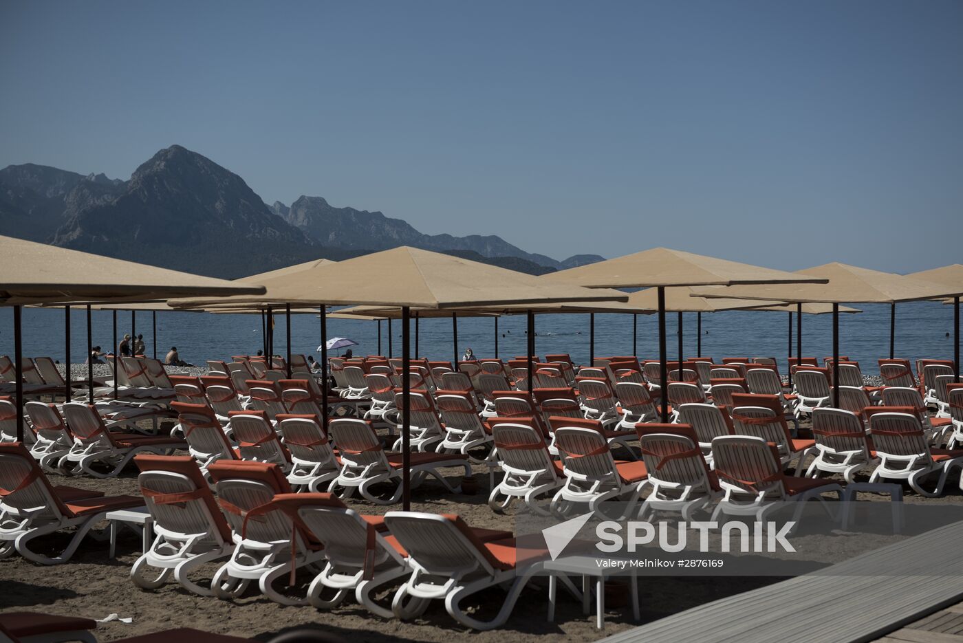 Russian tourists' flow drops at Turkish resorts