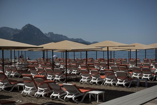 Russian tourists' flow drops at Turkish resorts