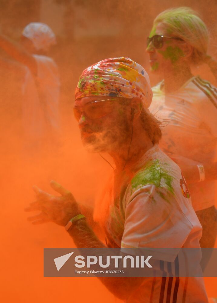 Color race in Moscow