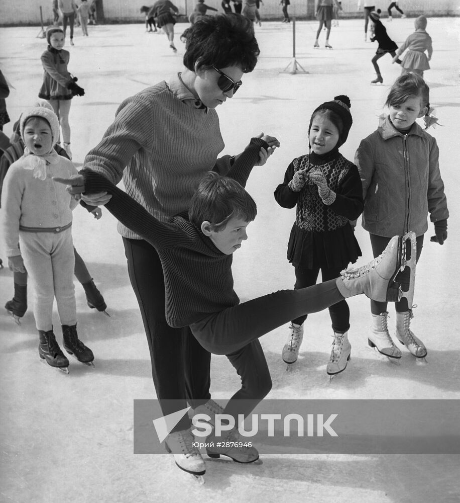 Children's figure skating school