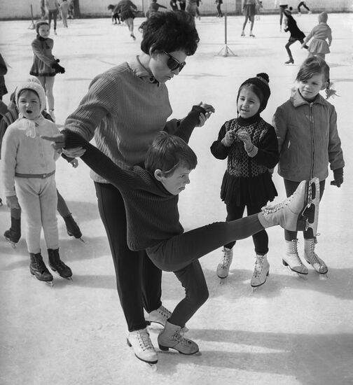 Children's figure skating school