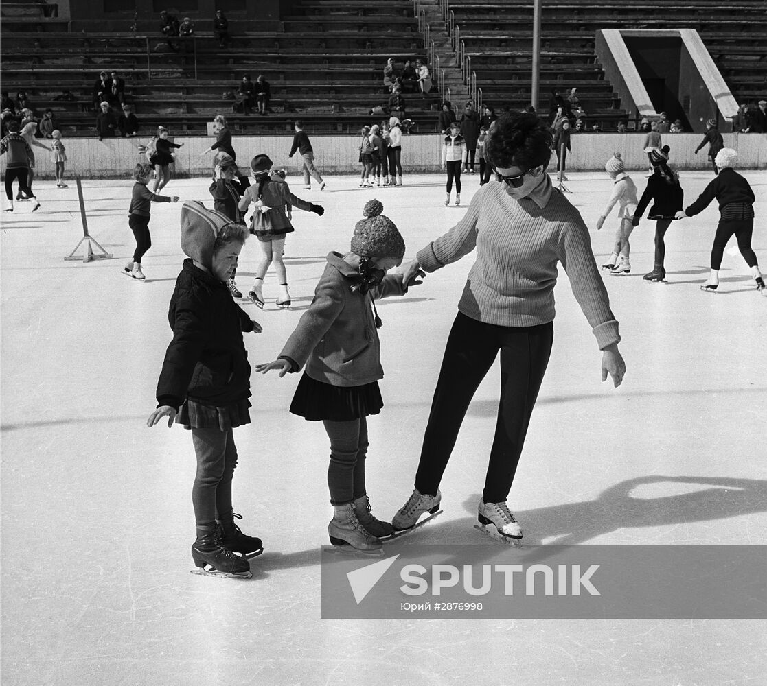 Children's figure skating school