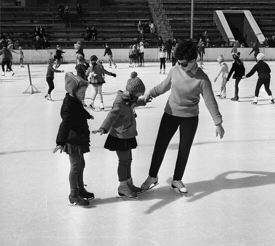 Children's figure skating school