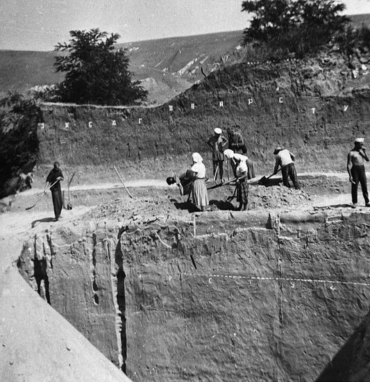Dniester paleolithic expedition