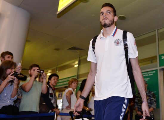 Russian national football team returns from UEFA Euro 2016