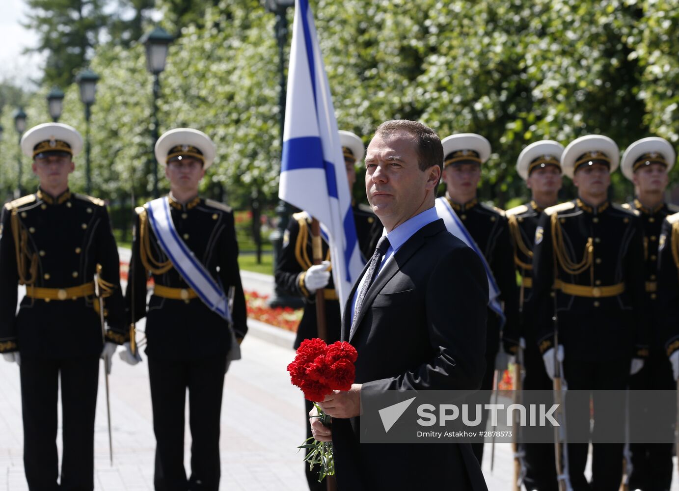 Memorial ceremony at Tomb of Unknown Soldier at Kremlin Wall