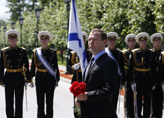 Memorial ceremony at Tomb of Unknown Soldier at Kremlin Wall